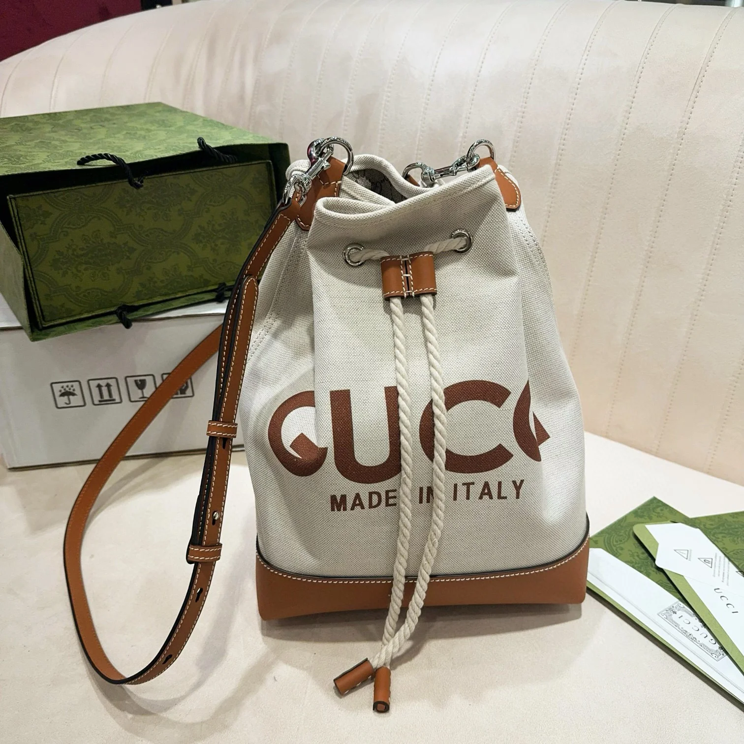 GUCCI帆布水桶包(中號)