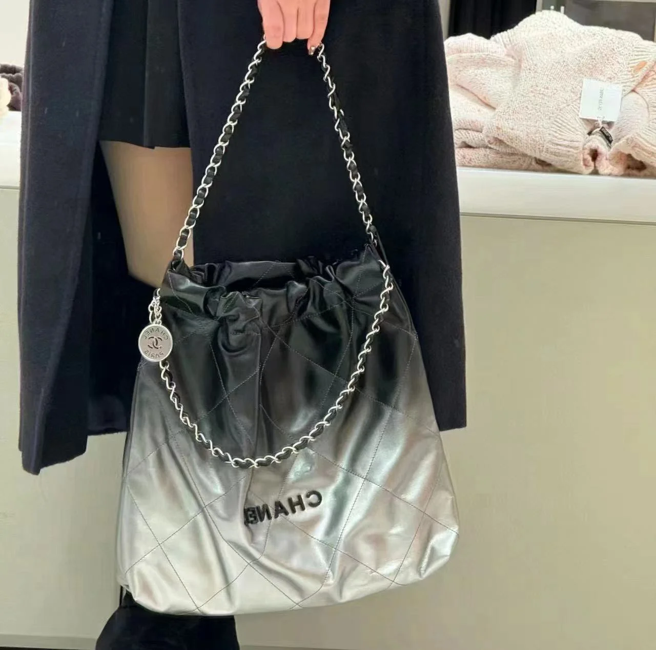 CHANEL24c漸變黑銀垃圾袋(中號)