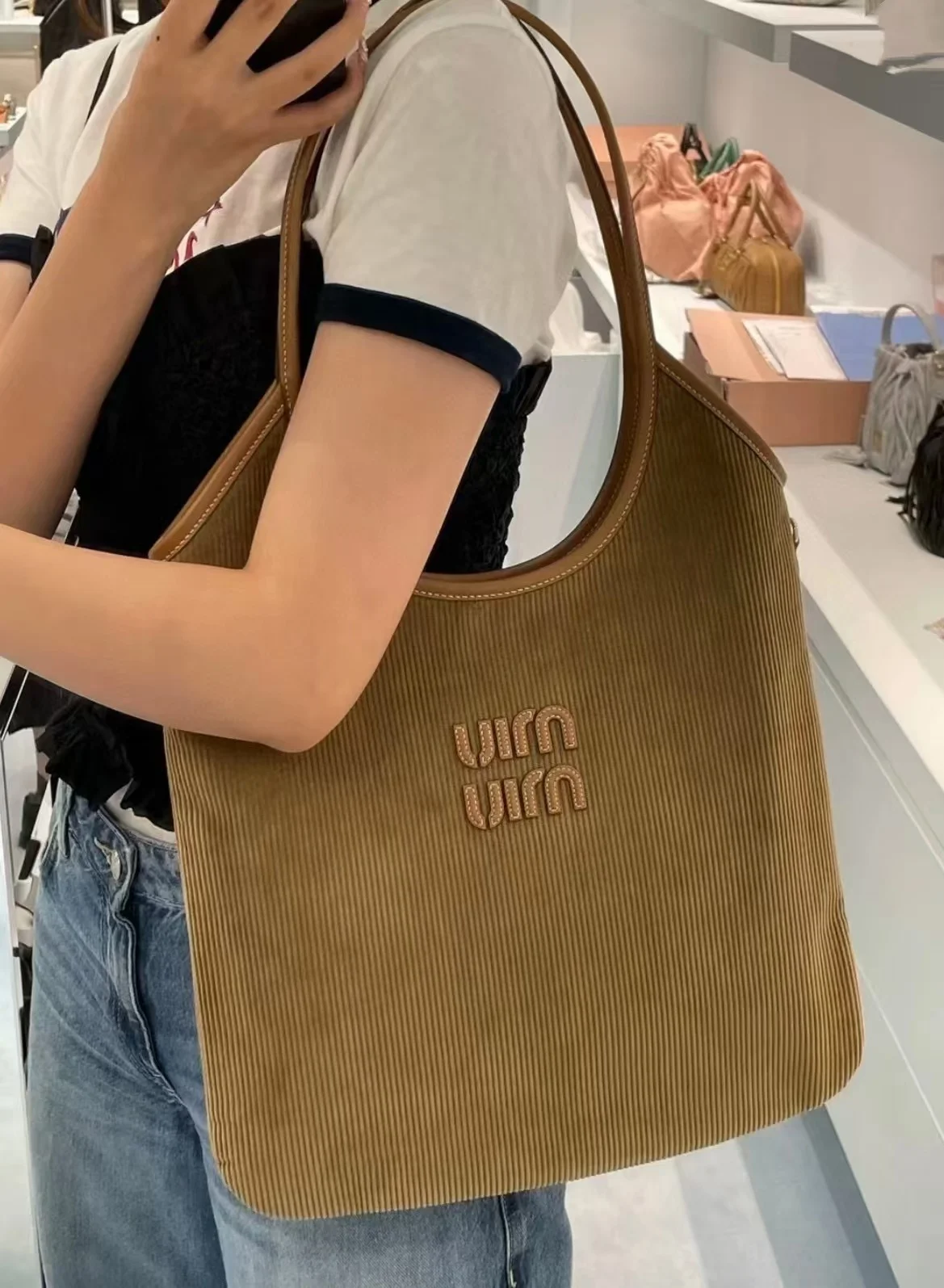 MIU MIU燈芯絨腋下包