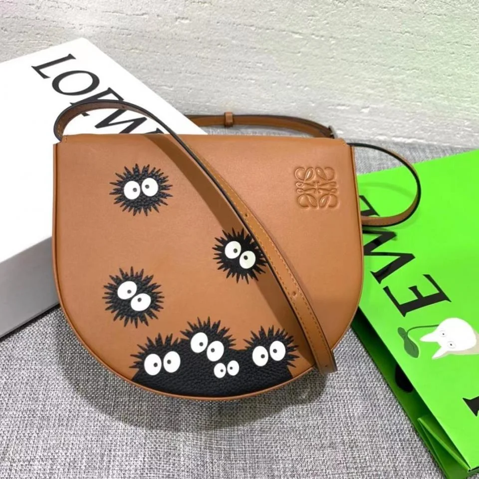 LV精靈圖案Heel小包