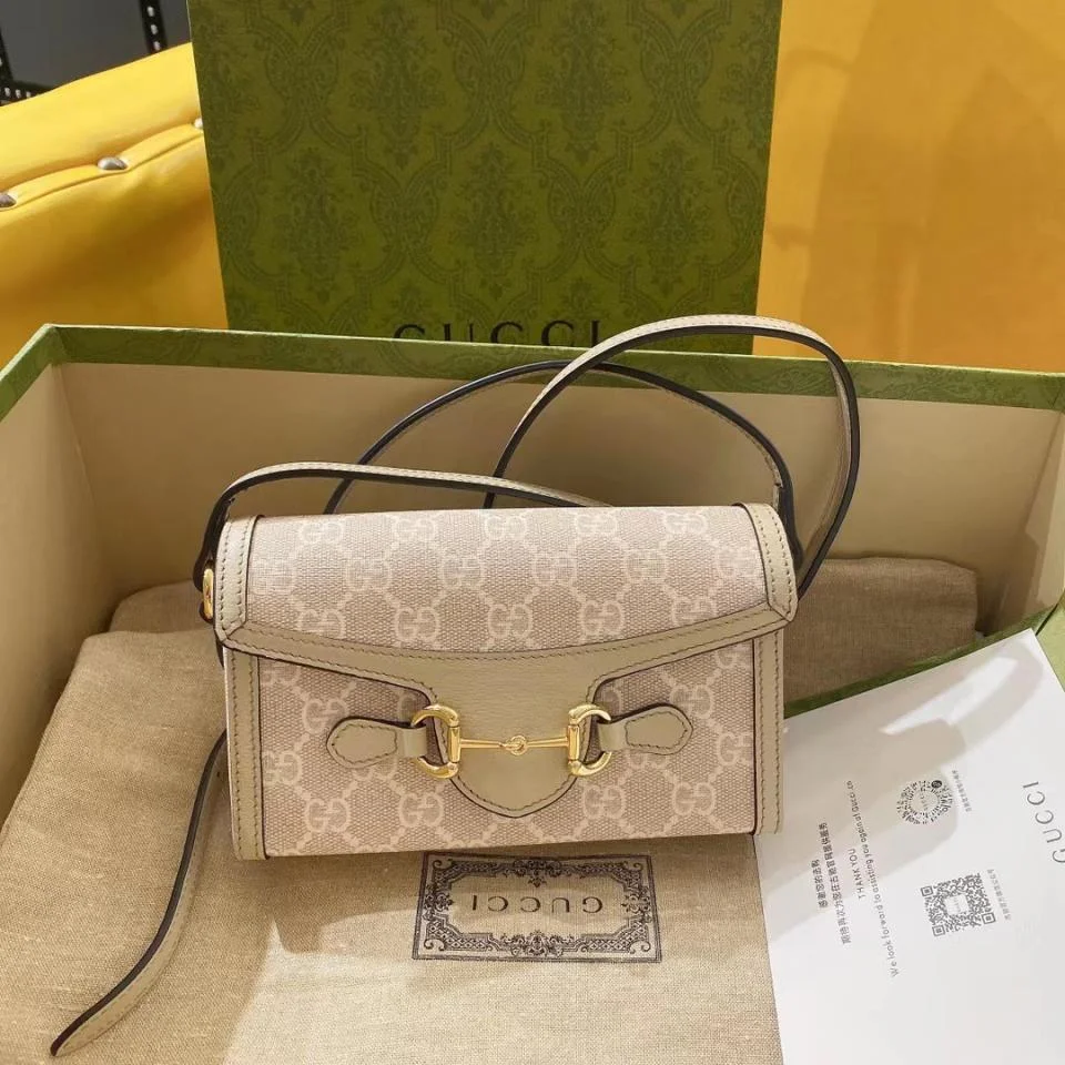 GUCCI燕麥色系列盒子相機包
