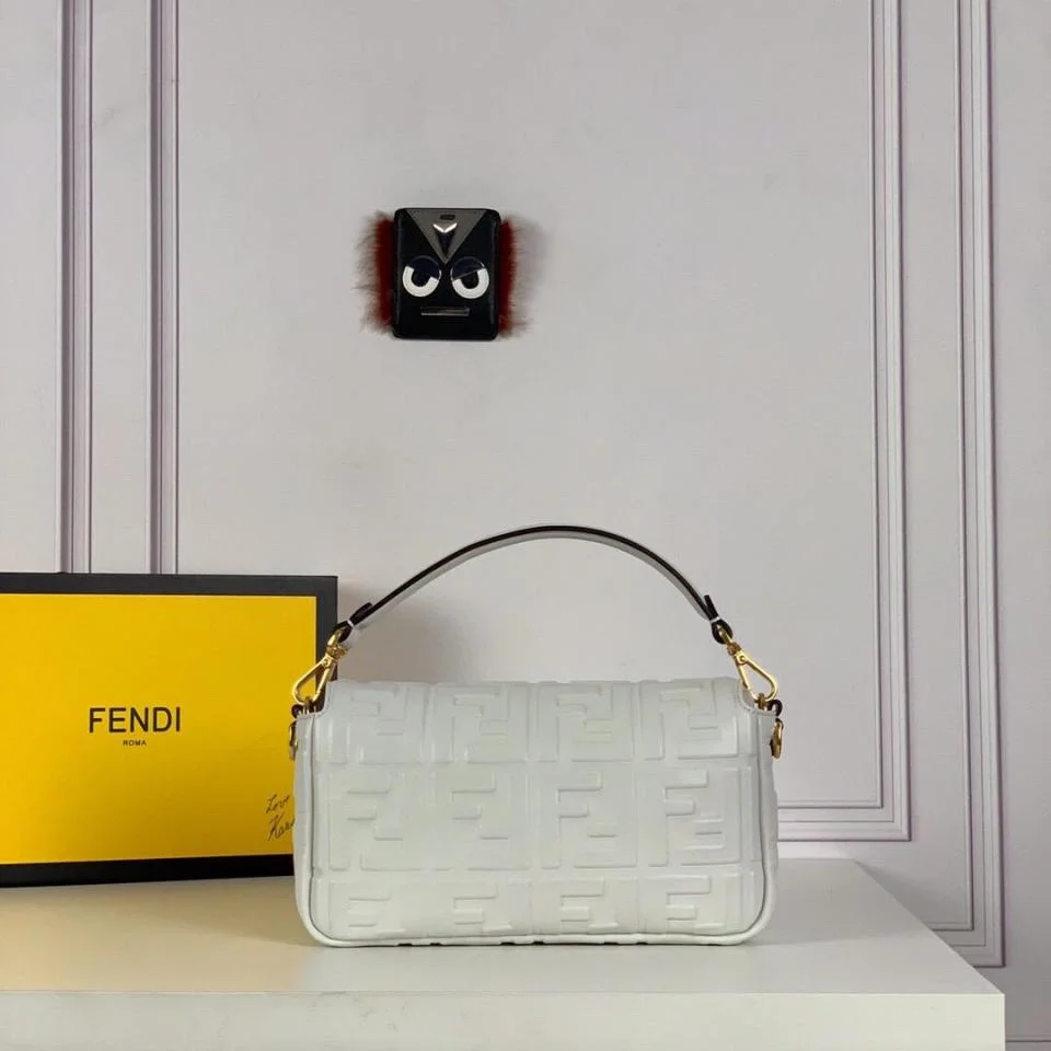 FENDI白色肩背包