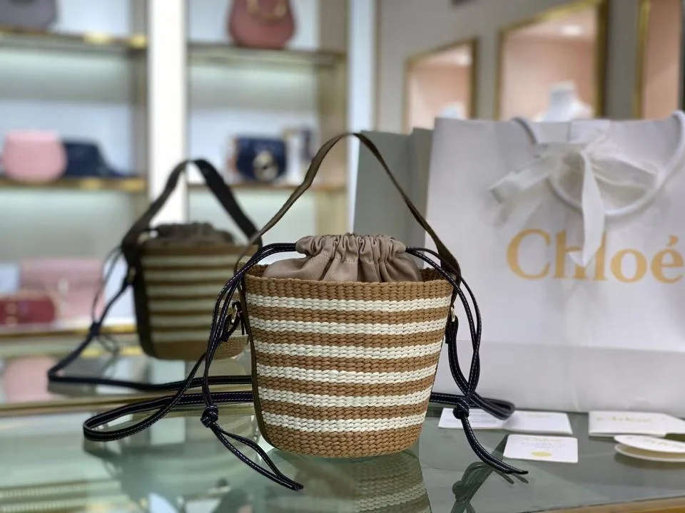 CHANELSmall Woody Basket條紋菜籃子水桶包