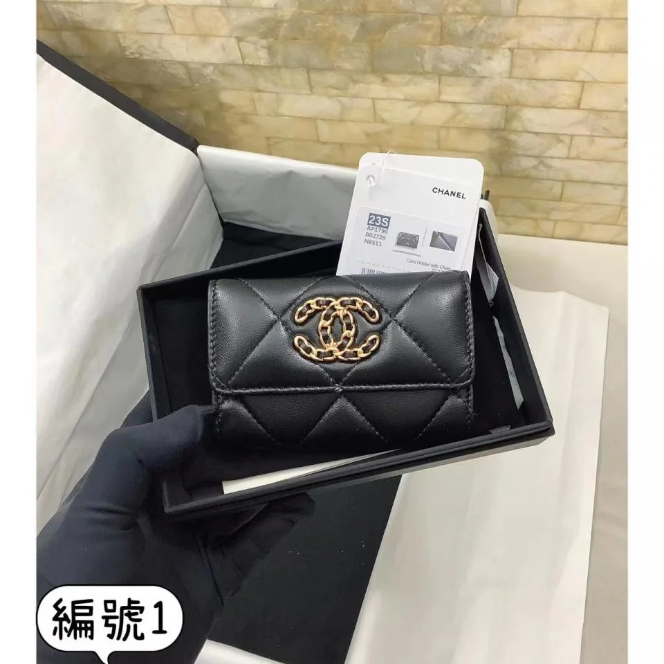 CHANEL19系列雙C菱格翻蓋卡包