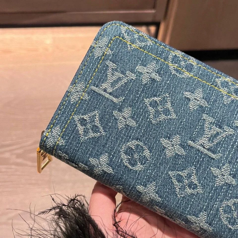 LV牛仔系列拉鏈長夾
