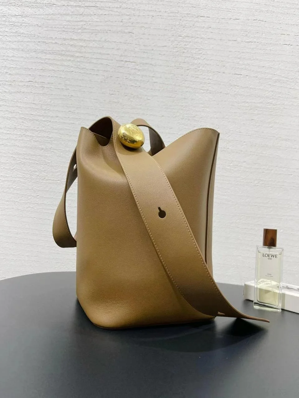 LOEWEPebble極簡水桶包(小號)