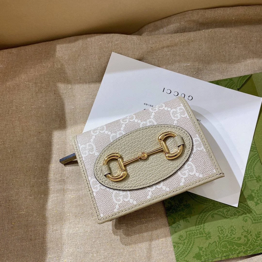 GUCCI燕麥色翻蓋短夾