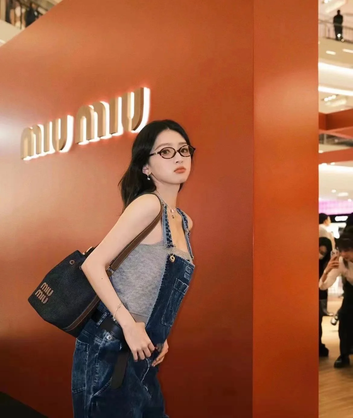 MIU MIU字母牛仔水桶包