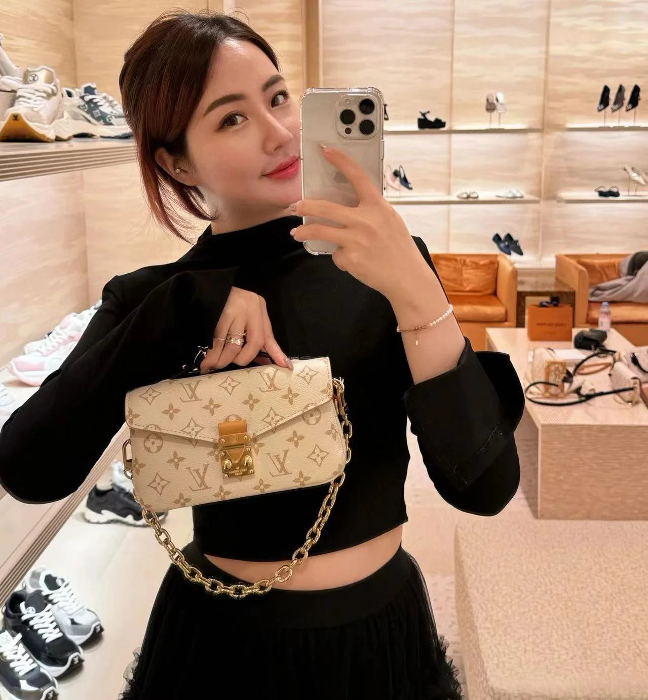 LVPOCHETTE MÉTIS EAST WEST 手袋
