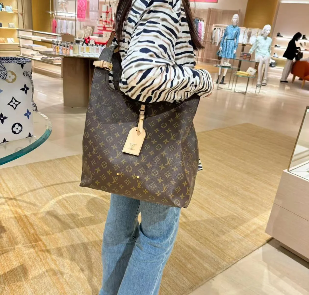 LVAtlantis大號菜籃子包