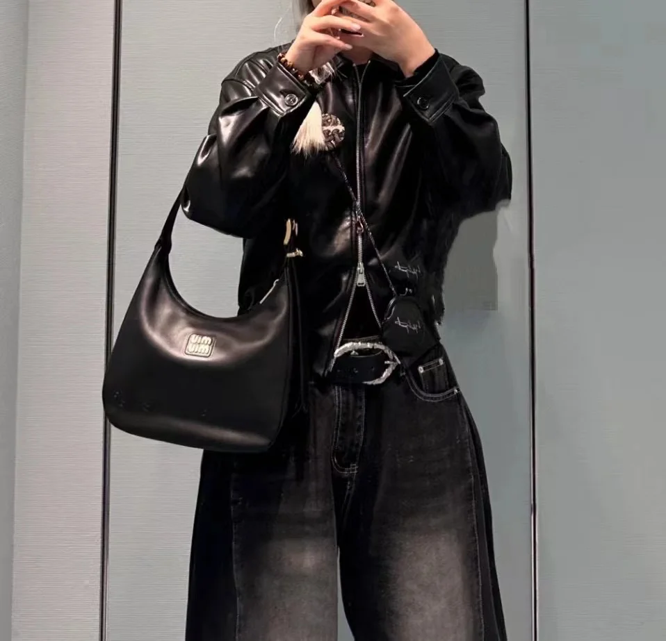 MIU MIU新款Hobo腋下包