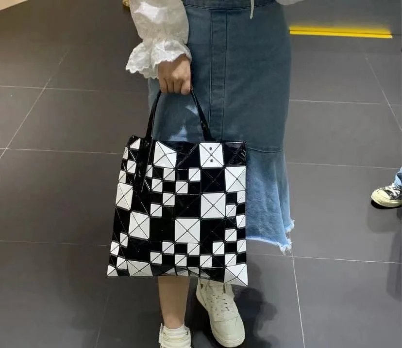 社團限定福利款-三宅一生棋盤大小格拼色手袋