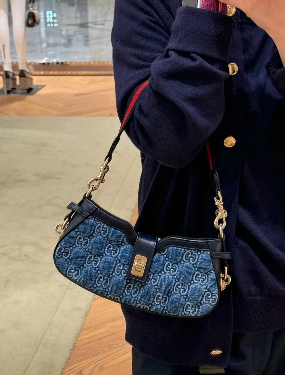 GUCCILido系列織帶腋下包