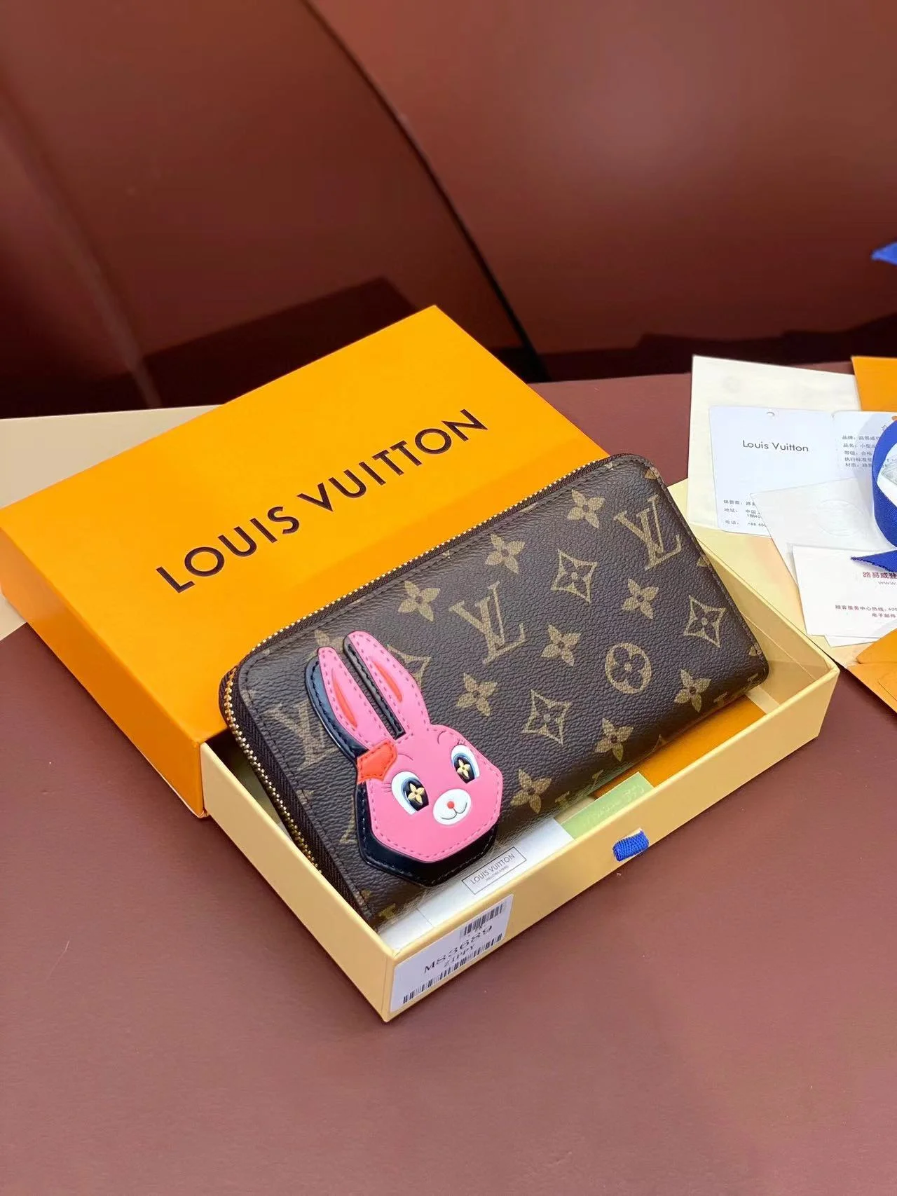 LV兔子拉鏈長夾