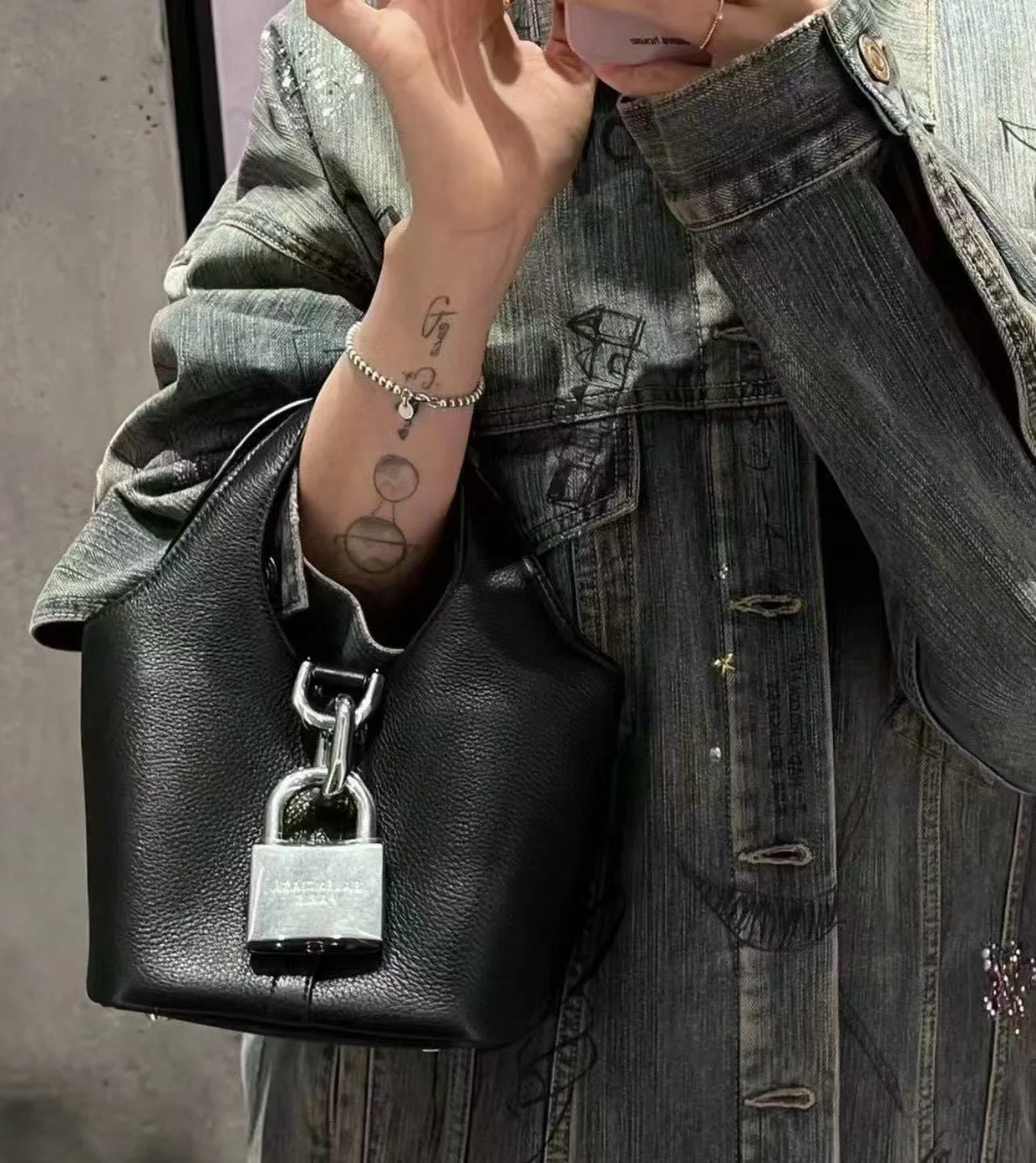 Balenciaga Hobo鎖頭菜籃子包