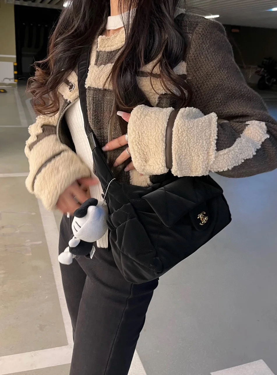 CHANEL滑雪系列hobo保齡球包