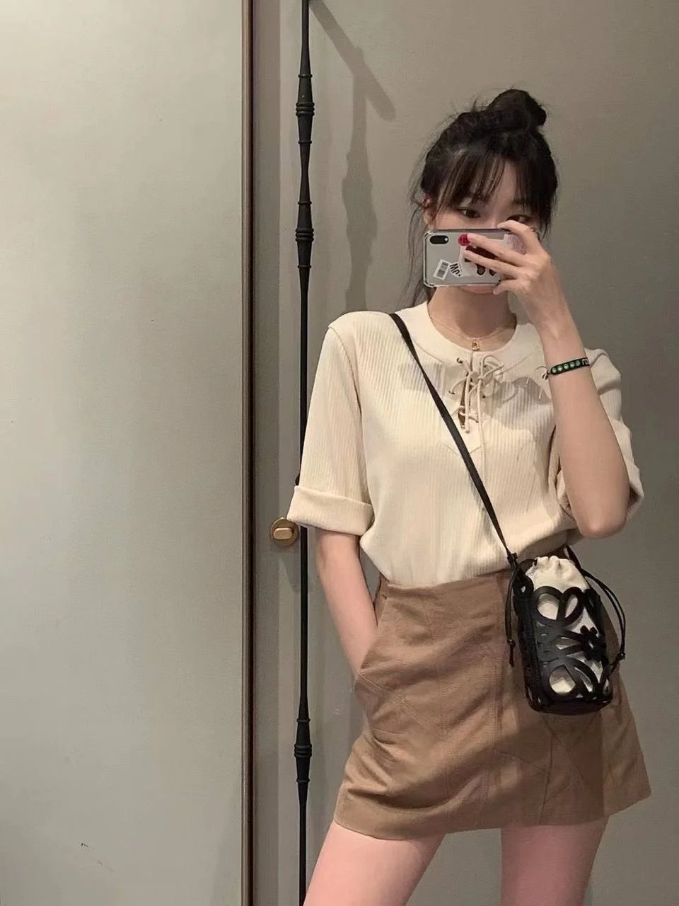 LOEWE鏤空手機包