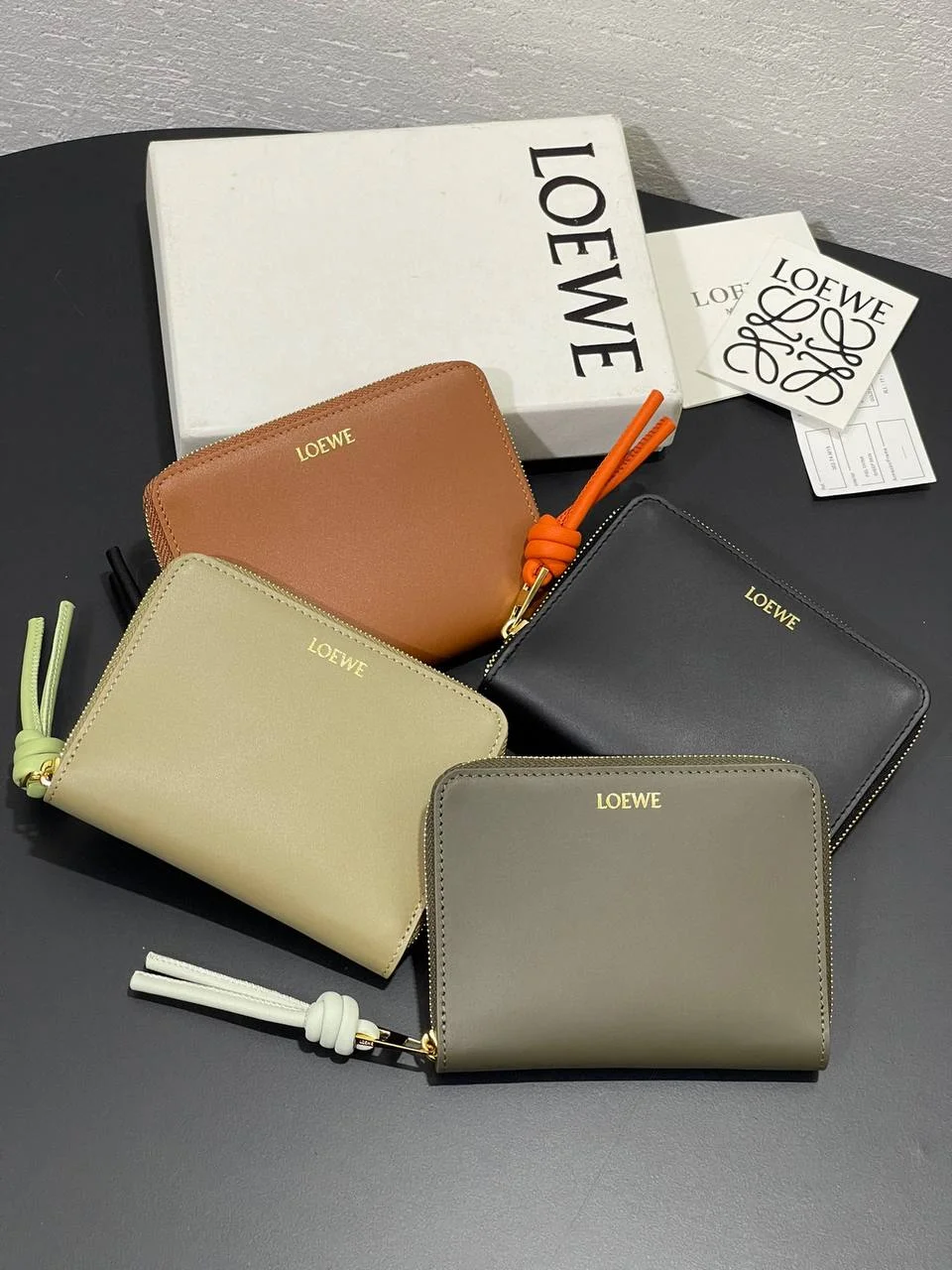 LOEWE牛皮繩結拉鍊錢包