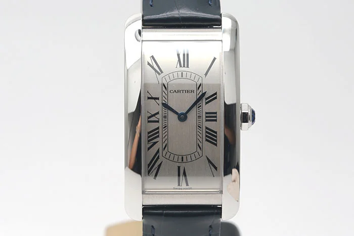 Cartier 卡地亞 美國坦克系列 WSTA0083 銀面羅馬時標 鋼製大型款自動上鍊機芯 2025.11盒單齊全品像如新 24.4*44.4mm