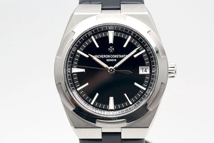 Vacheron Constantin 江詩丹頓 OVERSEA縱橫四海 4500V/110A 黑面款可替換鏈帶膠帶皮帶 2021.08盒單齊全 41mm